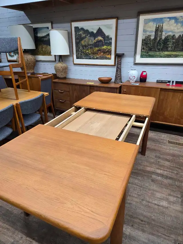 Mid century modern furniture  in Dining Tables & Sets in Stratford - Image 9