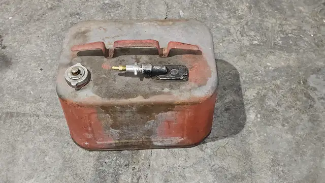 9.9 Mercury outboard electric start 1980s in Powerboats & Motorboats in City of Toronto - Image 4