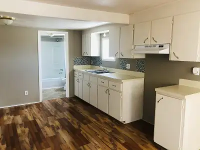 Chauffer éclairer, stationnement inclus Non fumeur Prix Non négociable.