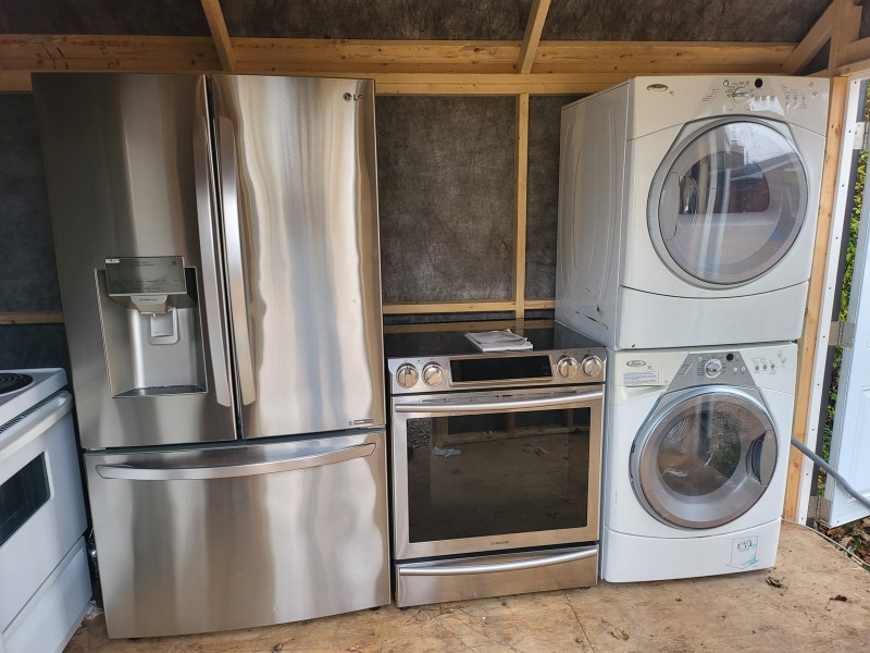 4 piece fridge stove washer dryer set all working Washers & Dryers