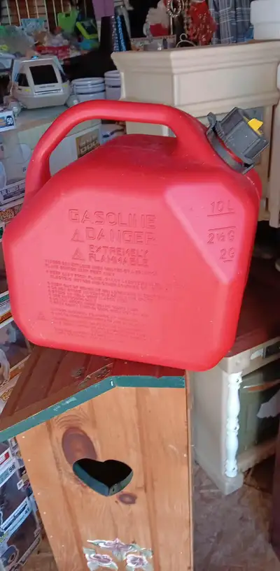 Located in upper nine mile river or can meet in Elmsdale Burnside Sackville or Bedford Gas can in go...