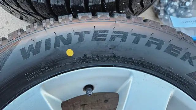 215/60R16 Certified Wintertrek Tires on Nissan Aluminum Wheels in Tires & Rims in Regina - Image 9