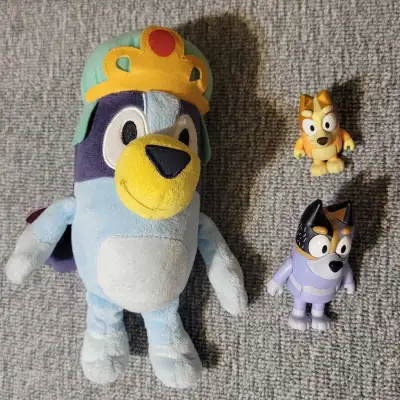 One plush and two figures. They both came from different sets, and I know the bigger one was bought...
