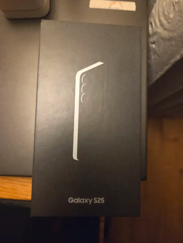 COMME NEUF SAMSUNG GALAXY S25 GRIS/TITANE 256GB 580$ 514 269943363815757199491120