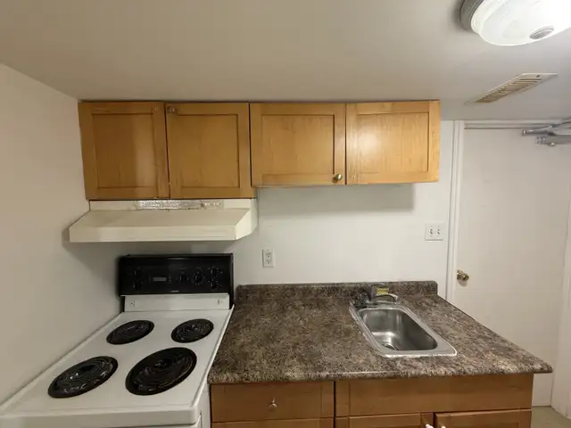 1 Bedroom Walkout Basement For Rent - $1500/month in Long Term Rentals in Mississauga / Peel Region - Image 7