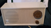 VINTAGE RCA SOLID STATE RADIO FROM 1960
