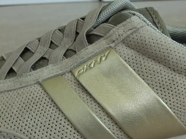 Stylish Authentic DKNY womens/teens sneakers for sale!63860081690627120