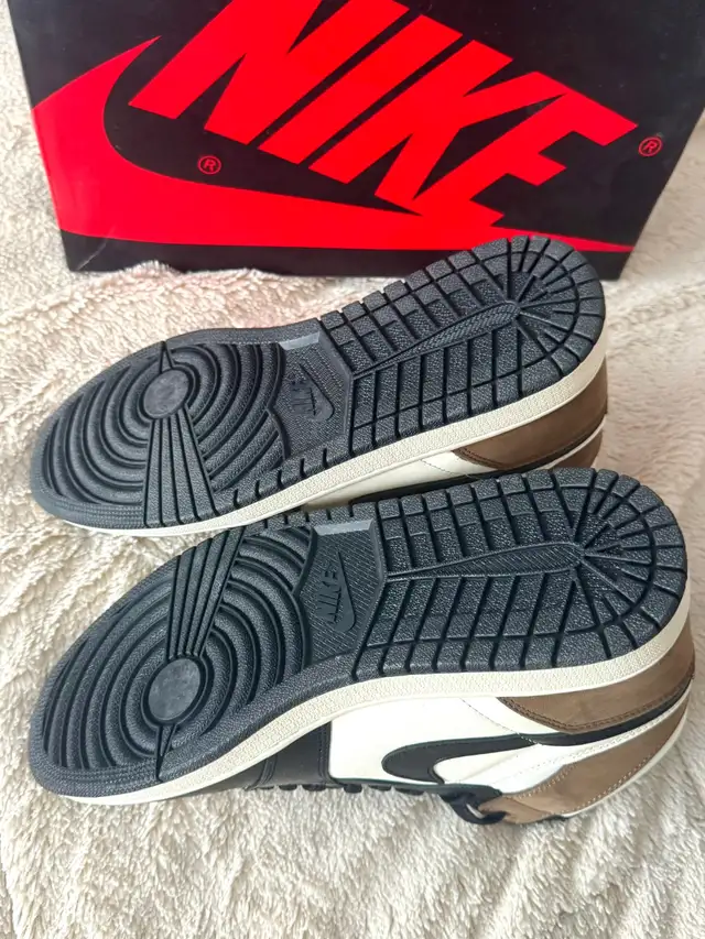 Air Jordan 1 Retro High OG 'Dark Mocha' size 10. BRAND NEW! in Men's Shoes in Ottawa - Image 3