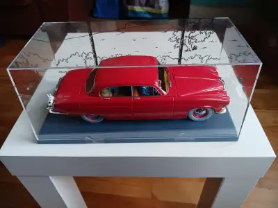 LIVRAISON GRATUITE AUTO VOITURE 1/24 NEUVE JAGUAR MK 10 de 1962 TINTIN de L'ILE NOIRE NEUF avec le L...