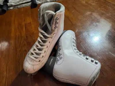 Ice Skates - 5 to 8 years old girls (skating shoes), View more