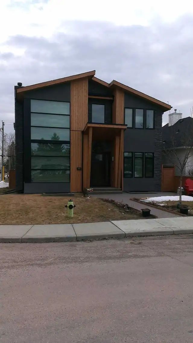 Siding, Soffit, Fascia, Eavestrough Installation. in Fence, Deck, Railing & Siding in Calgary - Image 4