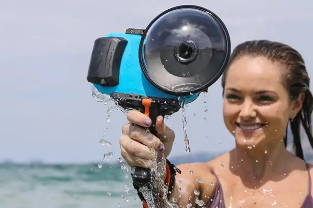 iphone 12 Underwater Dive Housing in Cameras & Camcorders in City of Toronto - Image 4