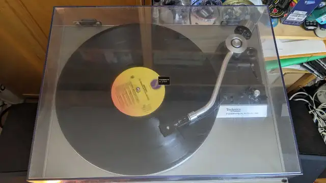Technics SL-20 Belt-drive turntable in Stereo Systems & Home Theatre in City of Toronto - Image 4