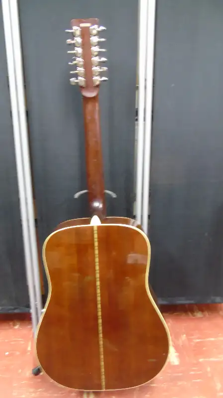 FENDER 12 STRING GUITAR AUTOGRAPHED BY THE DOOBIE BROTHERS in Guitars in Edmonton - Image 4