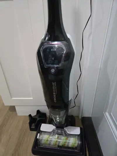 Clean your floors effortlessly with this Bissell Crosswave Cordless Max! This used, but powerful mac...