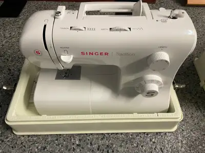 Singer 2250 Machine à coudre / Sewing Machine, View more
