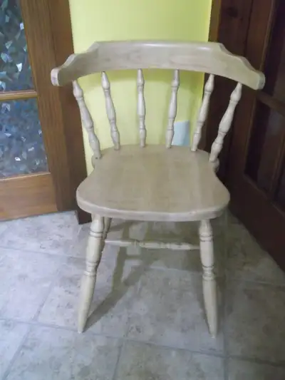 Chaise restaurée., View more