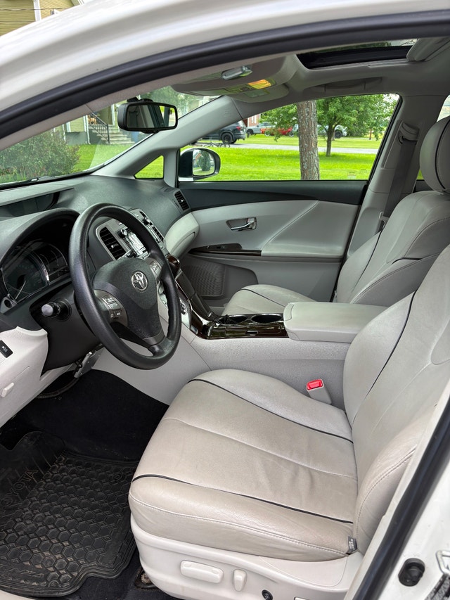 Toyota Venza 2011 AWD limited — photo 4