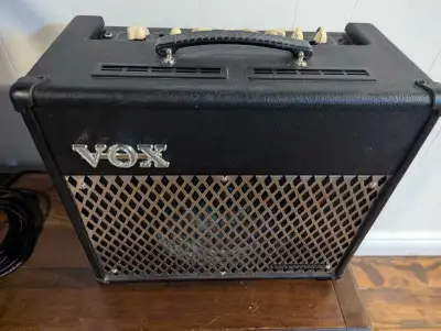 Vox vt30 tube amp like new, View more