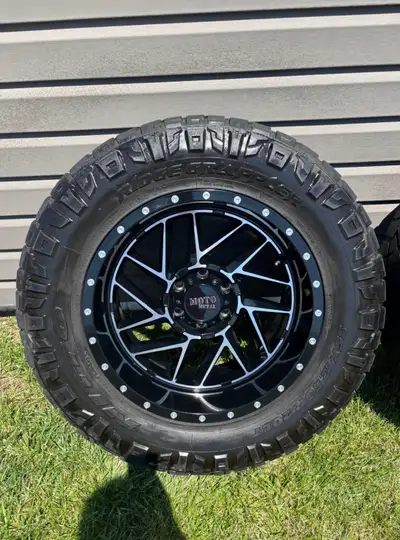 Set of 4 Moto Metal rims with 35x12.50R20LT Nitto Ridge Grappler tires. Wheels are 20x12 and came of...