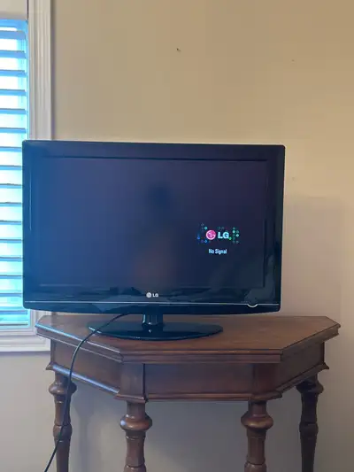 Lg 32 inch screen analog TV, View more