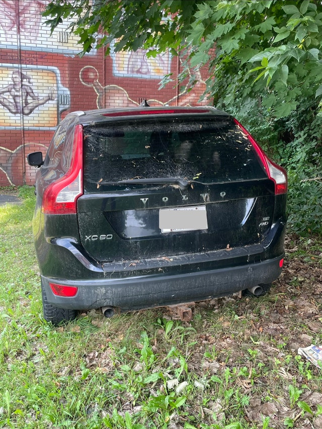 Volvo XC60 2010 noir — photo 2