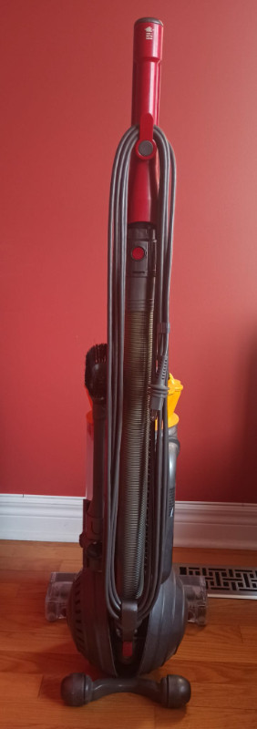 Dyson DC66 Upright Vacuum Cleaner in Vacuums in Mississauga / Peel Region - Image 2