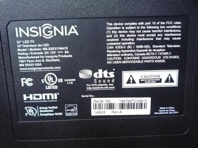 Insignia 32-inch LED TV & much more nice items selling   b166-70 in TVs in City of Toronto - Image 4