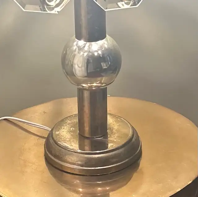 Vintage Hollywood table lamp with beveled glass prism shade in Indoor Lighting & Fans in Ottawa - Image 4
