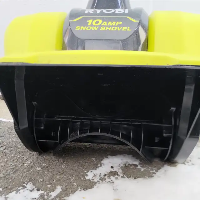 Pelle à neige électrique - Electric snow shovel RYOBI in Outdoor Tools & Storage in West Island - Image 4