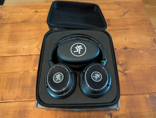 MACKIE MC-450 in Headphones in City of Montréal - Image 2