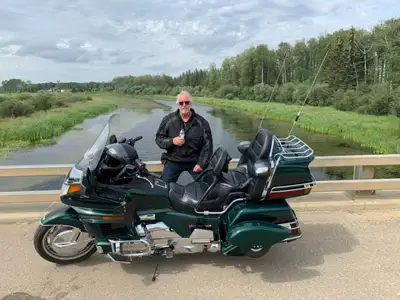 Retract a trike option check site on manual, 2 windshields, new battery last year, running lites, ti...