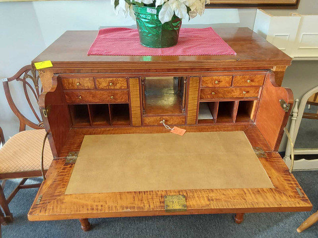 Antique Butlers desk in Desks in Oakville / Halton Region - Image 2