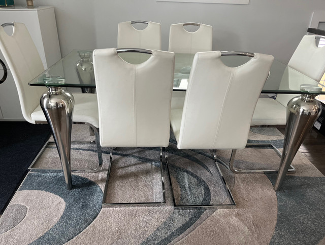 Beautiful Airy Elegant glass dining table with six chairs.  in Dining Tables & Sets in City of Toronto - Image 2