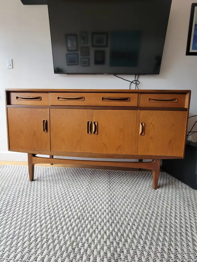 Vintage Mid Century Modern Danish Credenza Console in Hutches & Display Cabinets in City of Toronto - Image 2