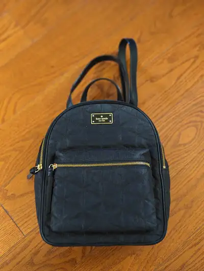 Bag in good condition both inside and outside. Color: black. Use less than 10 times. Pickup at 16th...