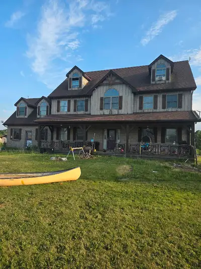 2 large boarding rooms with livingroom and double sink bathroom. $500 per bedroom a month. Rent both...