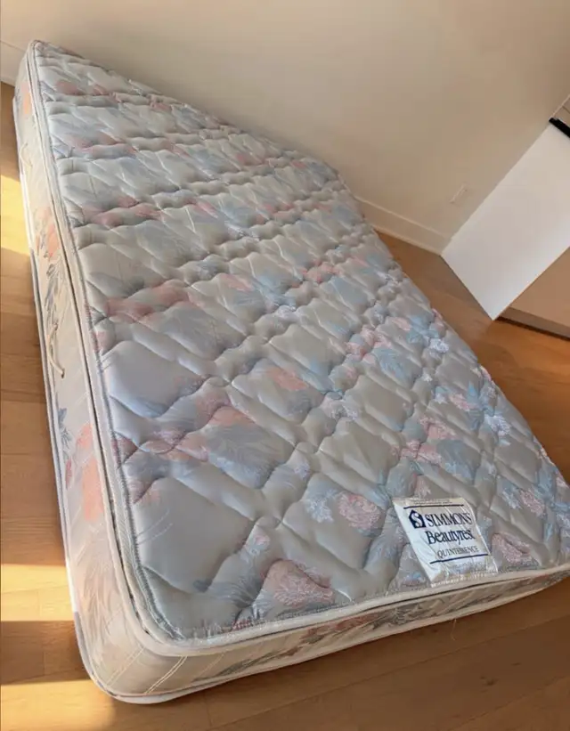 Lit double IKEA Bed + Matelas in Beds & Mattresses in City of Montréal - Image 7