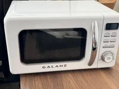 Did a kitchen Reno and no longer require this microwave. It works great and is a very good looking a...