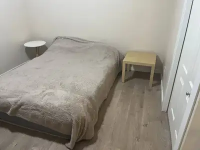 Spacious room available for rent in NW Calgary Furnished house 5 bed 3 bath Gas and electricity incl...