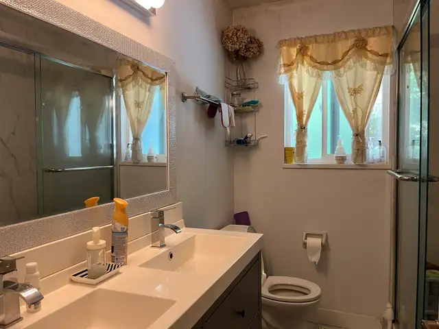 Close Skytrain SFU Room for Rent in Room Rentals & Roommates in Burnaby/New Westminster - Image 6