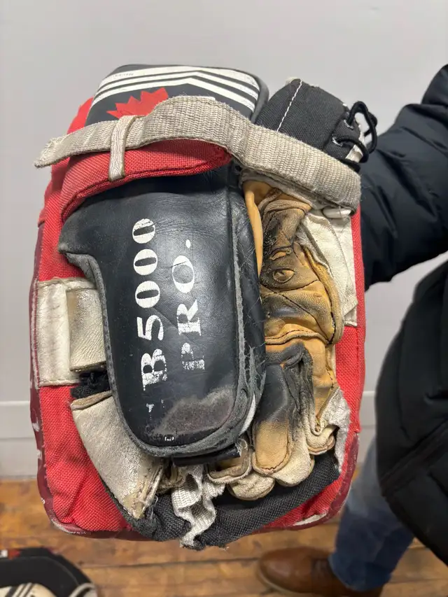 HOCKEY GOALIE Equipment Set in Hockey in City of Toronto - Image 5
