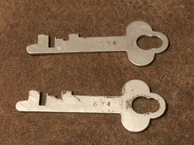 Matched pair. Number 634. Free shipping anywhere in Canada. Regular letter mail. Etransfer. Located...