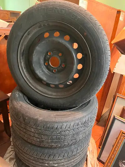 4 Hankook Kinergy GT Tires 215/55/R16 on rims only summer driven for 2 years