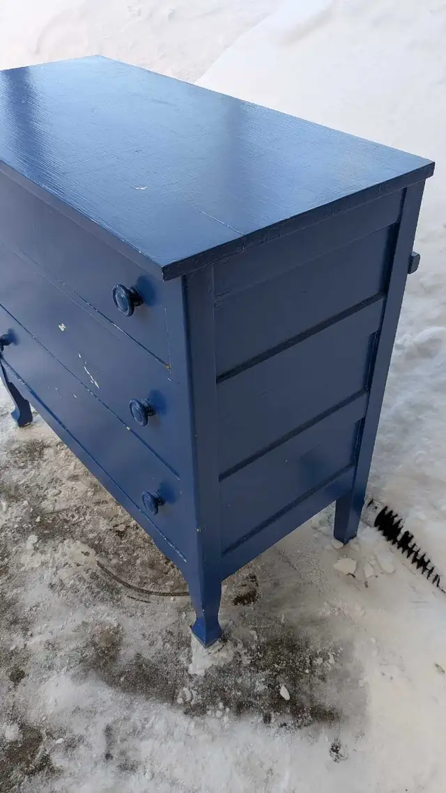 Solid wood antique three-drawer dresser in Dressers & Wardrobes in Peterborough - Image 4