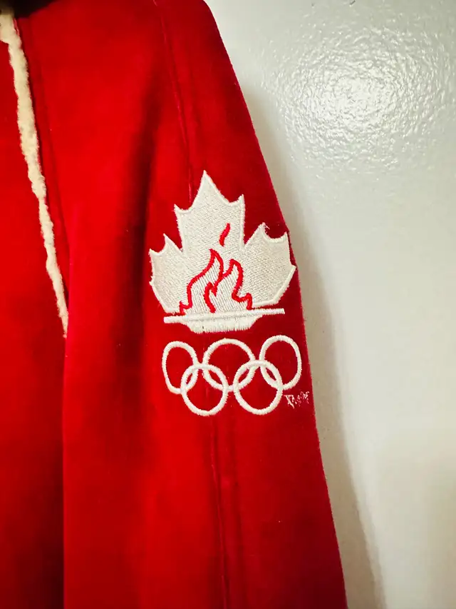 OLYMPIC JACKET 2006 TEAM CANADA HUDSONS BAY SHEEPSKIN SHEARLING in Men's in City of Toronto - Image 4