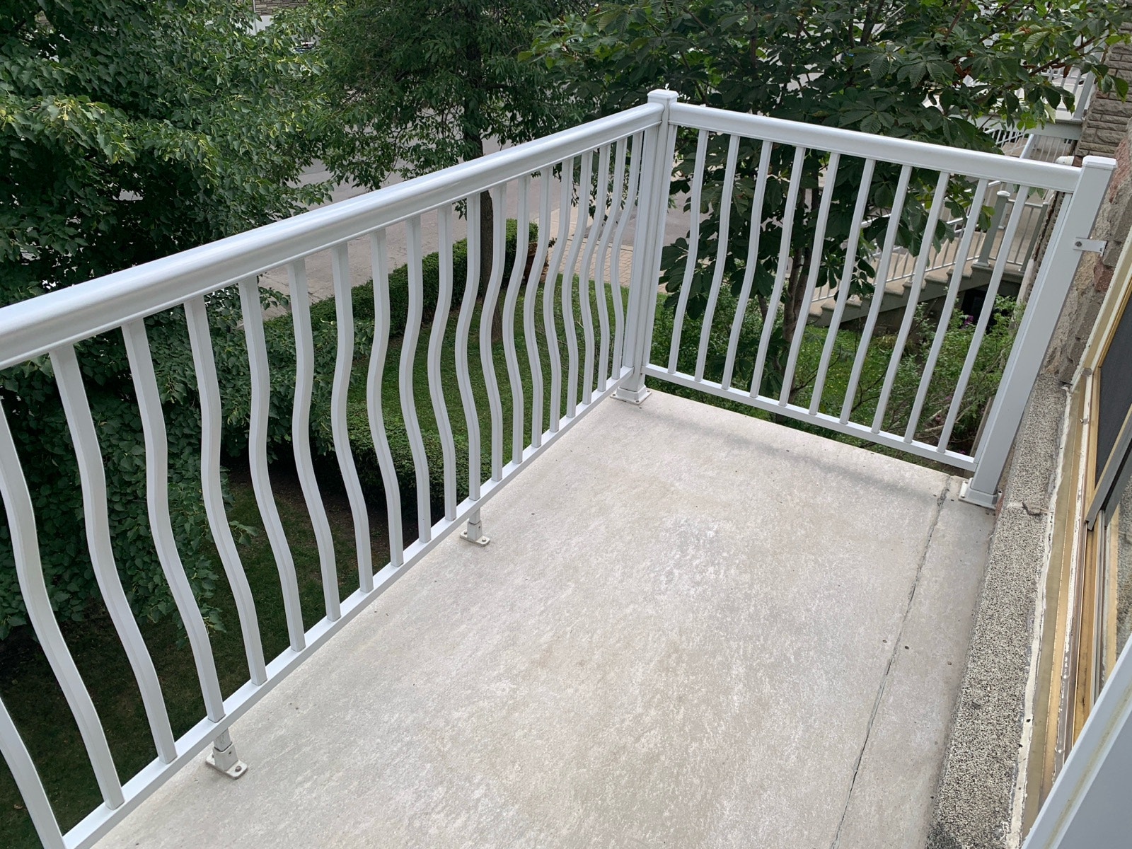 ⭐ Beau 4 ½ lumineux – 2 balcons – Disponible — photo 3