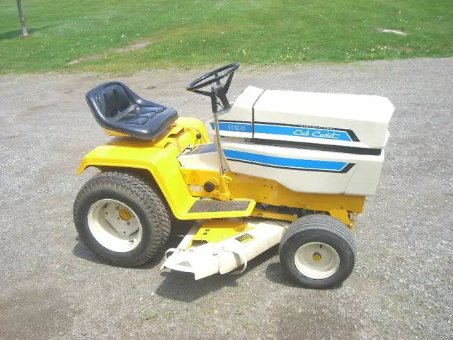Tracteur à gazon Cub Cadet 1978 in Lawnmowers & Leaf Blowers in Thetford Mines - Image 2