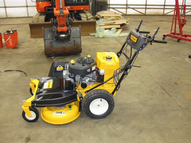 CUB CADET CC 800 LAWN MOWER set up ready to go . in Lawnmowers & Leaf Blowers in Kitchener / Waterloo