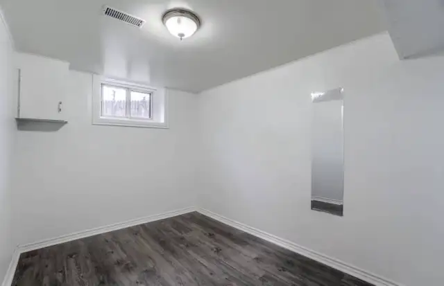 Room Large for rent for couple in Room Rentals & Roommates in City of Toronto - Image 6